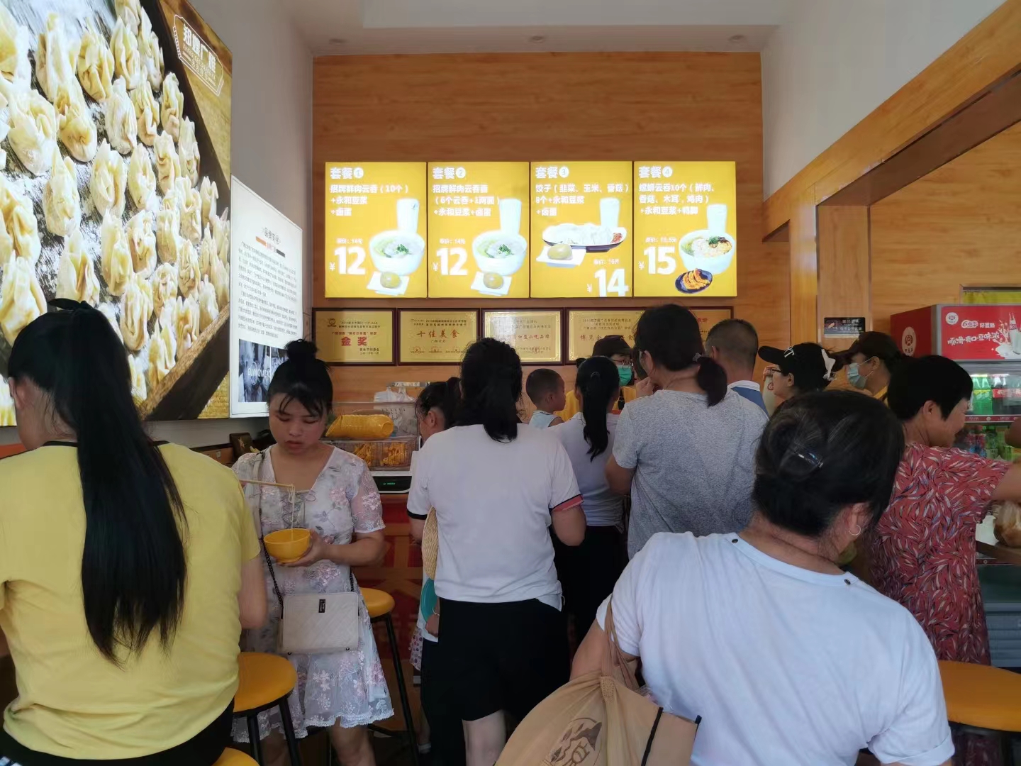 餐饮怎么招呼客人，郑嫂广雅介绍餐厅现场迎接服务全流程