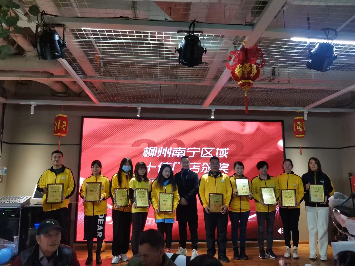 餐饮服务人员六大技能是什么，餐饮服务员必备的六大操作技能