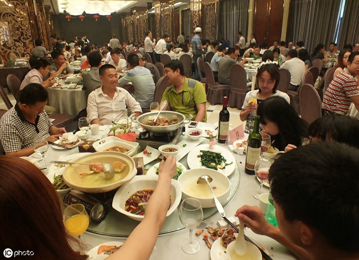 开美食店需要哪些证件和材料，开小饭馆需要办理的手续和证件