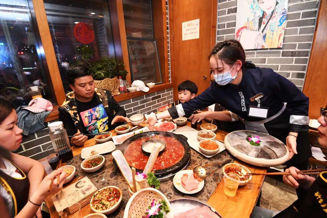 餐饮人气旺店是这样做成的，火爆的餐饮旺店都具备这7个特质