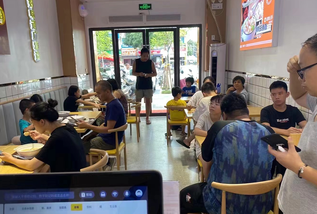 50岁下岗工人经营郑嫂广雅云吞店的经验分享