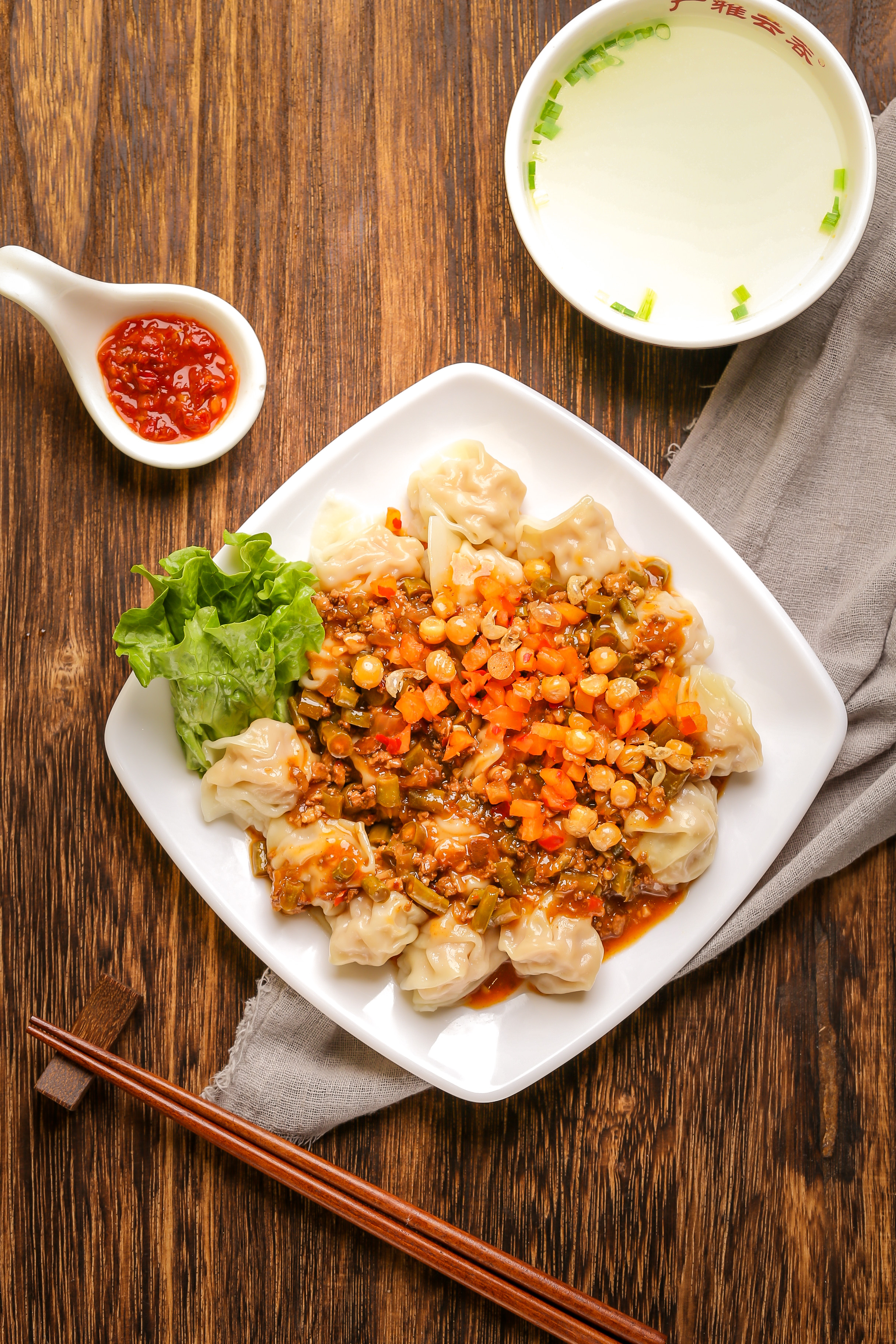 馄饨和什么搭配很好吃配什么吃，郑嫂广雅云吞分享抱蛋馄饨的做法