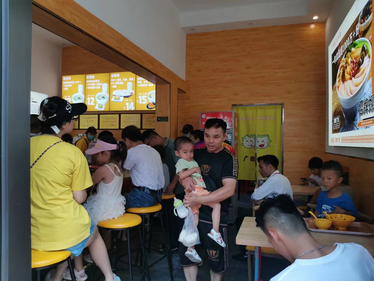 小吃店员工管理方法，餐饮基层员工的三个管理思路