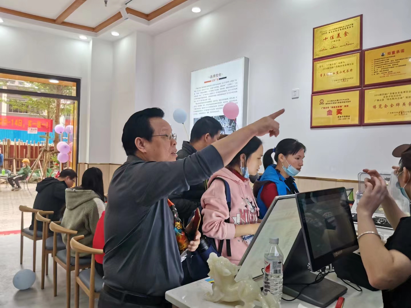 餐饮引客渠道有哪些，餐饮店引流拓客提升营收的八个方法