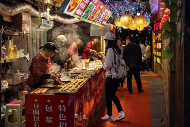 小吃摊怎么吸引顾客注意，地摊小吃生意吸引客流的5个技巧